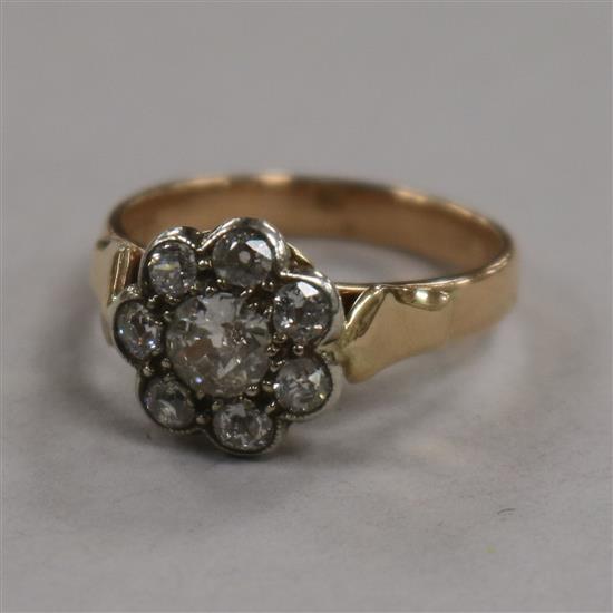 A 15ct gold and eight stone diamond cluster ring, size K.